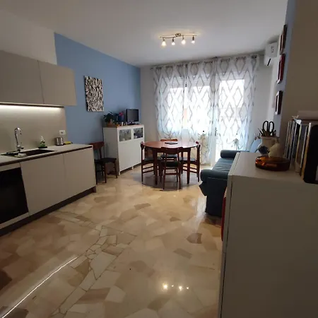 Bilocale In Via Principale Vicino Piazza Nember Appartamento
