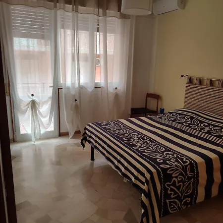 Bilocale In Via Principale Vicino Piazza Nember Lido di Jesolo